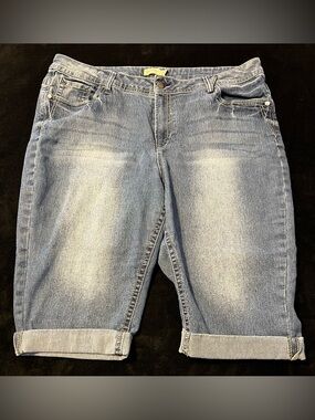 GUC Faded Glory Stretchy! Classic Light Blue Denim Pedal Pushers Women’s 22W